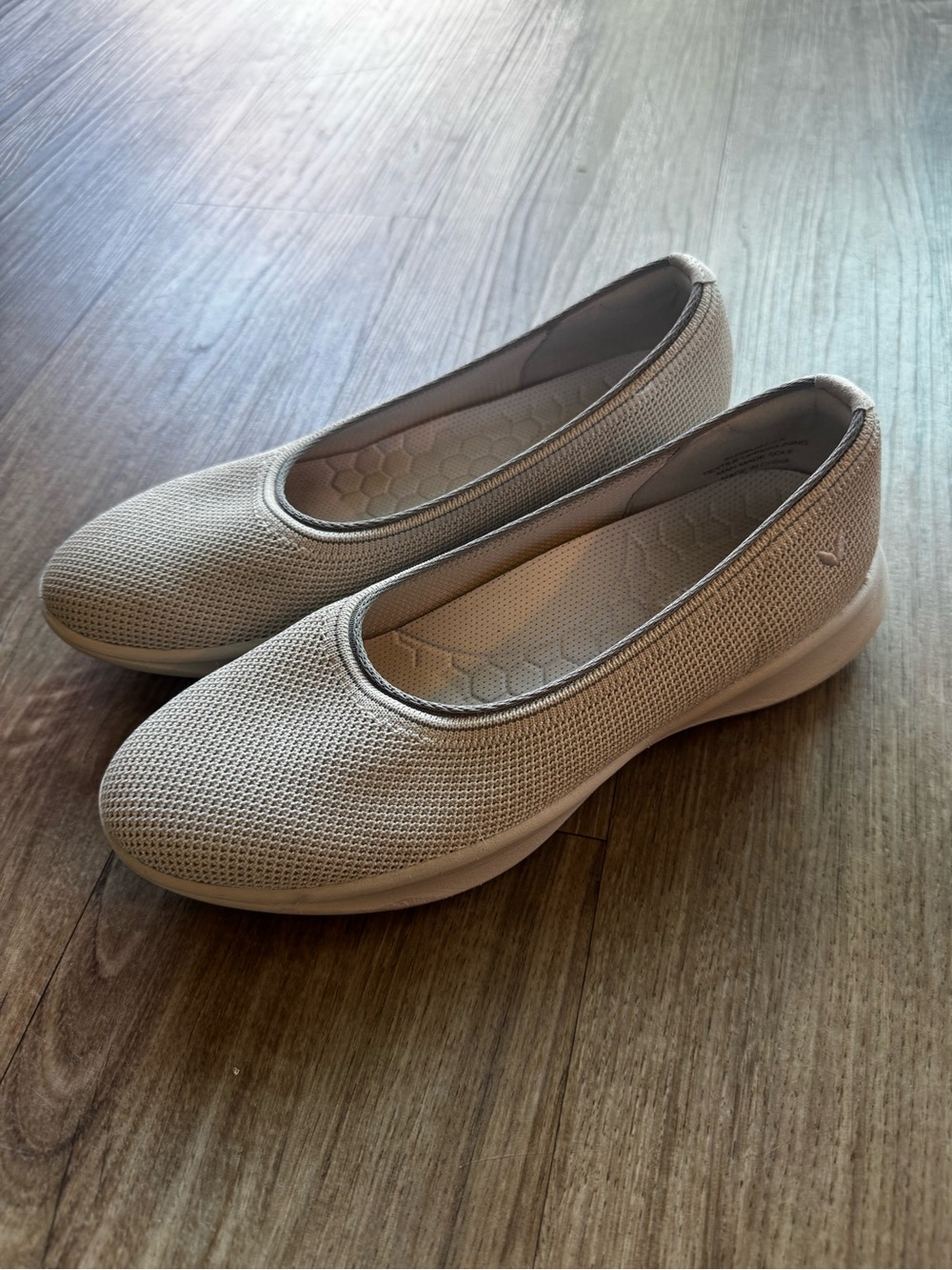 Vivaia Walker Pro Hybrid Ballet Flats (Izabel) size 38 gray slip on